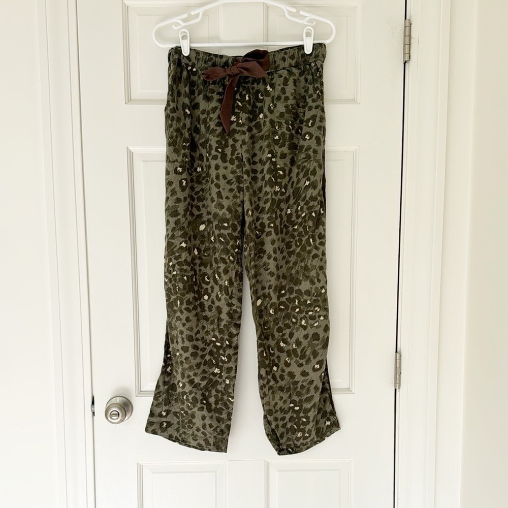 AERIE lounge pants size M short green animal print elastic waist with tie
